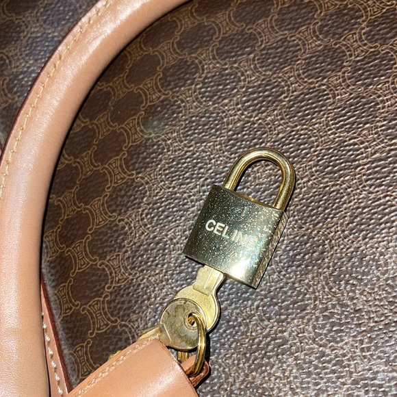 Celine travel bag with lock and keys. Very good condition - Picture 13 of 13